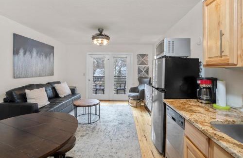 Telluride House | River Location 2 blocks to lift 7 & to the Gondola (rare to find)