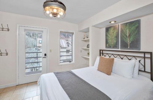 Telluride House | River Location 2 blocks to lift 7 & to the Gondola (rare to find)
