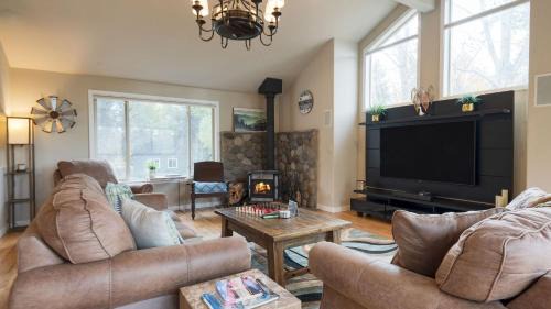 Three Rivers House | River Meadows by AvantStay