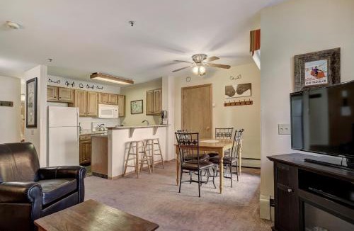 Historic District Apartment | River Mtn Lodge W103