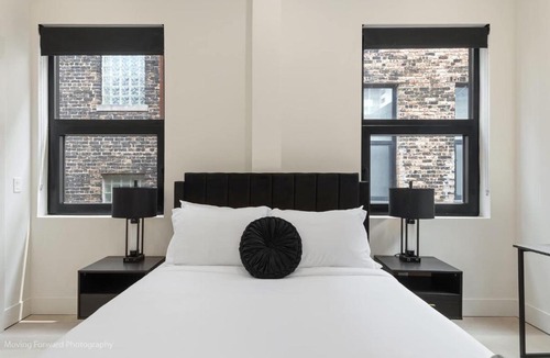 Downtown Chicago Apartment | River North Private Deck With In and Out Parking