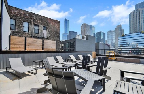 Near North Side Apartment | River North Rooftop With In and Out Parking 3