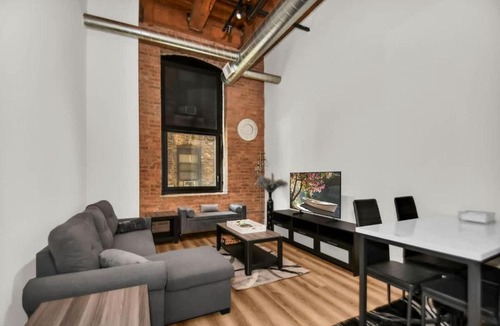 Near North Side Apartment | River North Rooftop With In and Out Parking 3