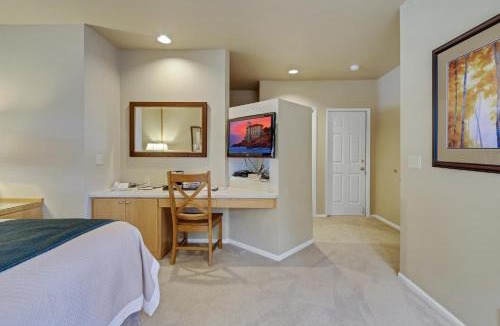 Century West House | River Ridge 331B - Meredith Lodging