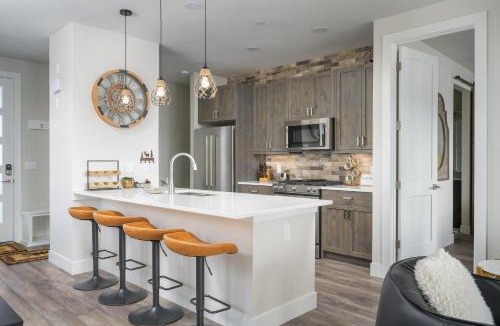 Rendezvous House | River Run Chalet 129 I Great Views I Private Hot Tub I Activity Program