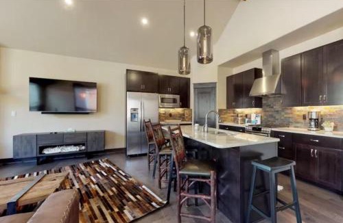 River Run House | River Run Townhomes - 3 Bedroom - Walk To Slopes!