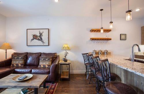 Silverthorne Apartment | River West Buffalo Mountain Condo: On The Blue River
