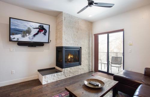 Silverthorne Apartment | River West Buffalo Mountain Condo: On The Blue River