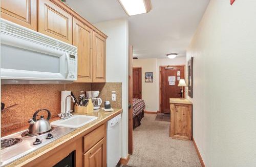 Four O'Clock Apartment | Riverbend Lodge 209 by Great Western Lodging