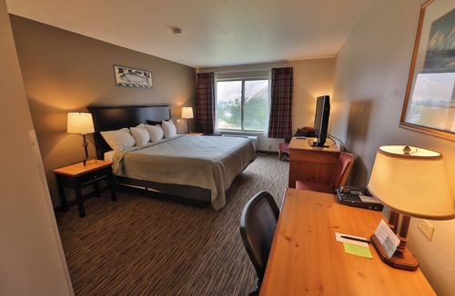 Riggins Hotel | Riverfront 1 Bedroom Suite at Salmon Rapids Lodge