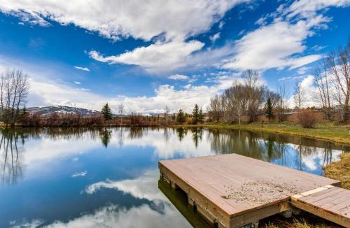 Granby House | Riverfront Cabin, 4 Mi to Granby Ranch