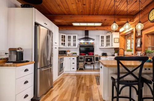 Verlot House | Riverfront cabin with hot tub and sauna 1st floor