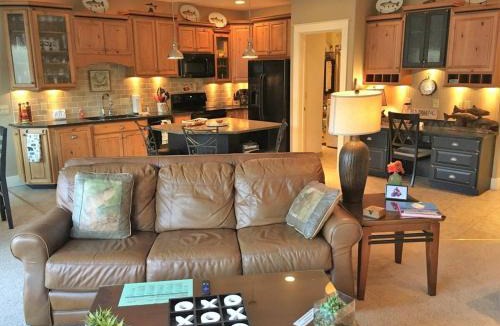 Salida House | Riverfront condo with balcony, king bed STR#267