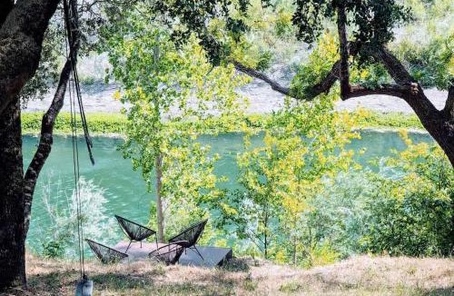 Healdsburg House | Riverfront Getaway With Wine Tastings Included