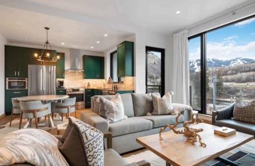 Avon Apartment | Riverfront Lodge 202 by East West Hospitality