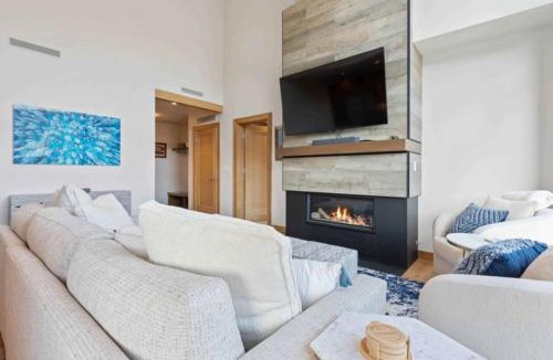 Avon Apartment | Riverfront Lodge 403 by East West Hospitality