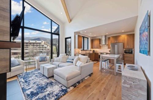 Avon Apartment | Riverfront Lodge 403 by East West Hospitality