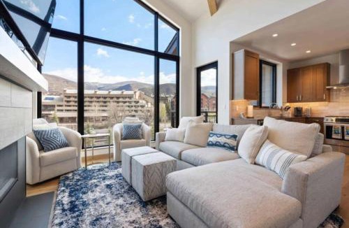 Avon Apartment | Riverfront Lodge 403 by East West Hospitality