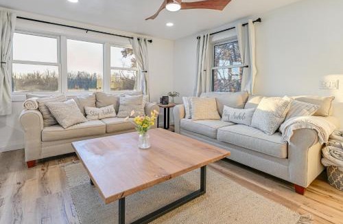Wisconsin Dells House | Riverfront Reset! Dells Cabin w/Kayaks & Deck
