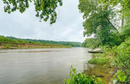Dixon House | Riverfront Retreat 7 Miles From Ft Leonard Wood