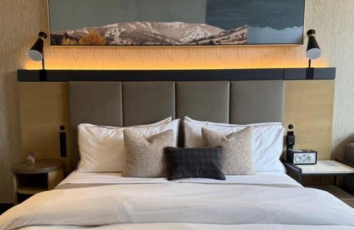Avon House | Riverfront Retreat I Resort Amenities Gondola