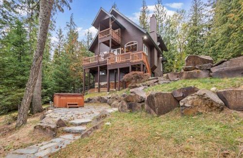 Sandpoint House | Riverfront Retreat