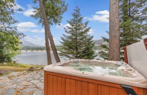 Sandpoint House | Riverfront Retreat