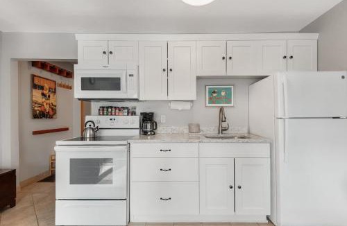 Bend House | Riverfront Studio with Trail access