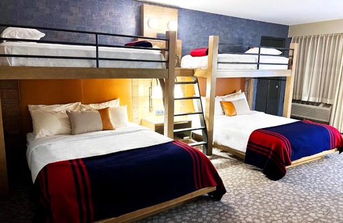Orchard District Hotel | Riverhouse Lodge
