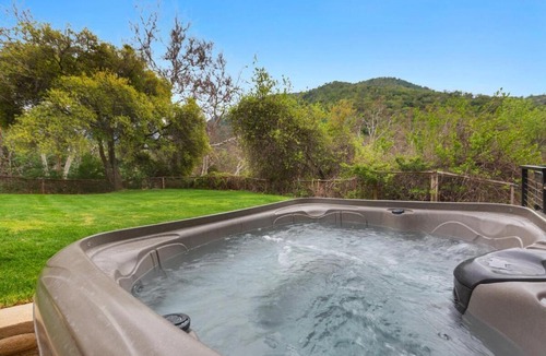Three Rivers House | Rivers Edge Spa River Access and Karaoke