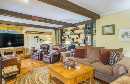 Thompsonville House | Riverside Abode