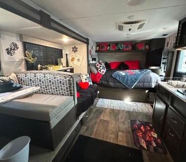 Bullhead City Villa | Riverside Casino Couples Retreat Jetski-Shuttle