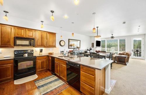 Post Falls House | Riverside Condo - Gorgeous Spokane River View