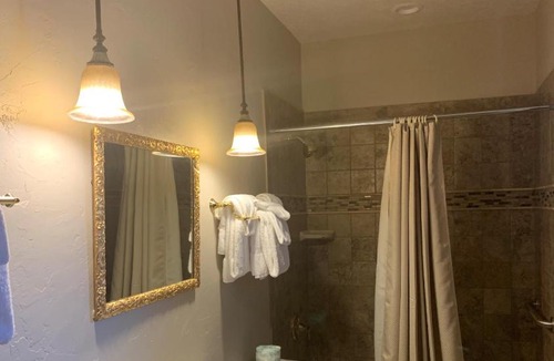 Lava Hot Springs Hotel | Riverside Hot Springs Inn & Spa - Adults Only
