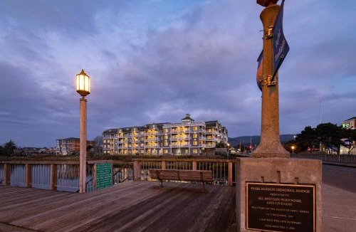 Seaside Hotel | Rivertide Suites