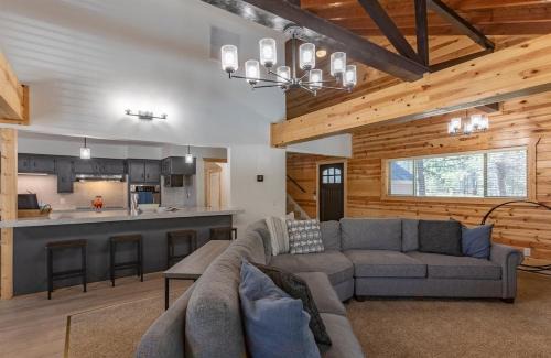 Island Park Apartment | Riverview Retreat -Hot tub -Fire pit -1-acre lot -