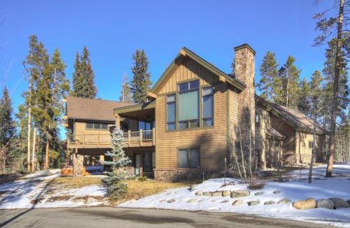 Trafalgar House | Riverwood Retreat, Hot Tub, Close to Free Shuttle Stop