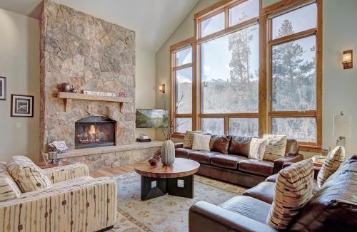 Trafalgar House | Riverwood Retreat, Hot Tub, Close to Free Shuttle Stop