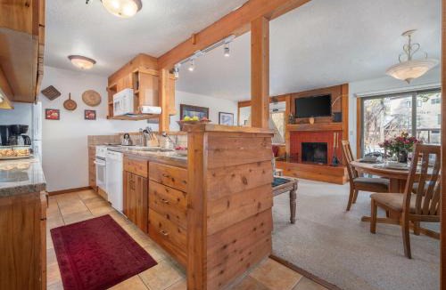 Moose Wilson Road Apartment | RMR: Chokeberry 3814 Condo in The Aspens Wilson