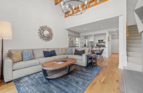 Moose Wilson Road Apartment | RMR: Cinquefoil 1615 Condo in The AspensWilsonWY