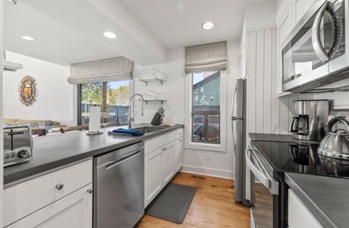 Moose Wilson Road Apartment | RMR: Cinquefoil 1615 Condo in The AspensWilsonWY