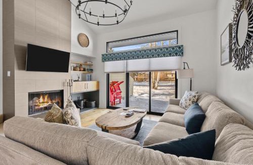 Moose Wilson Road Apartment | RMR: Cinquefoil 1615 Condo in The AspensWilsonWY
