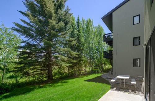 Teton Village Apartment | RMR: Four Seasons I Unit 2 Condo in Teton Village