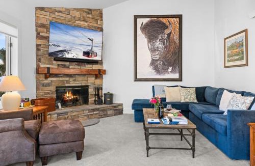 Moose Wilson Road Apartment | RMR: Mountain Ash 1 Condo in The AspensWilsonWY
