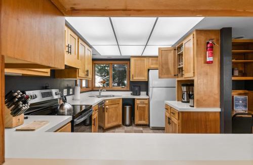 Teton Village House | RMR: Stock House in Teton Village