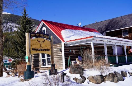 Twin Lakes Hotel | Roadhouse Lodge & Coffee Shop
