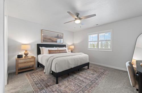 Meridian House | Roaring Springs Stay Game Garage Fire Pit
