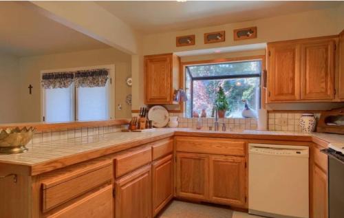 Bass Lake House | Robins Nest- Lake Area