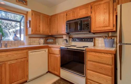 Bass Lake House | Robins Nest- Lake Area