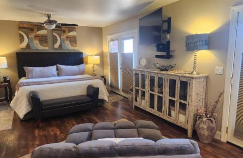 Oak Creek House | Robins Red Rock Getaway Suite B